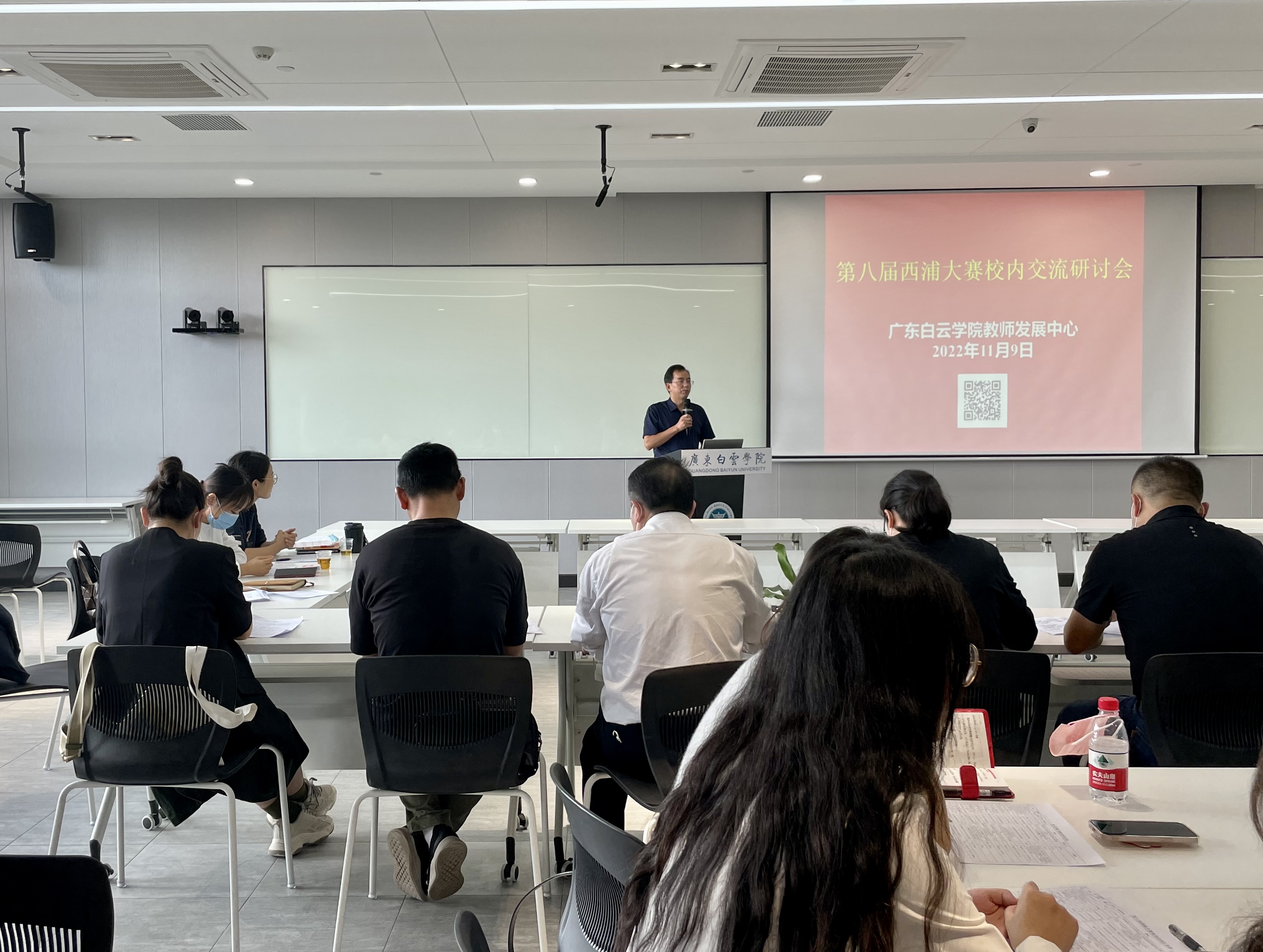 交流分享会现场(李念良主任主持).jpg 交流分享会现场(李念良主任主持).jpg